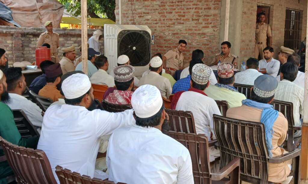 पुलिस अधीक्षक महोदय, जनपद शाहजहाँपुर के निर्देशन में क्षेत्राधिकारी सदर एवं उपजिलाधिकारी सदर महोदय द्वारा थाना काँट पर आगामी त्योहार बकरीद के दृष्टिगत पीस कमेटी की बैठक आयोजित की गई